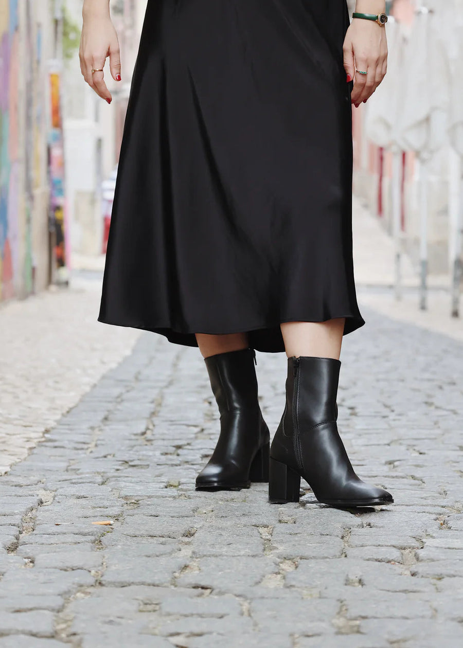 Harriet Vegan Apple Leather Booties - Black